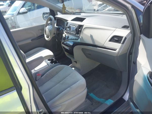 2014 TOYOTA SIENNA LE V6 8 PASSENGER