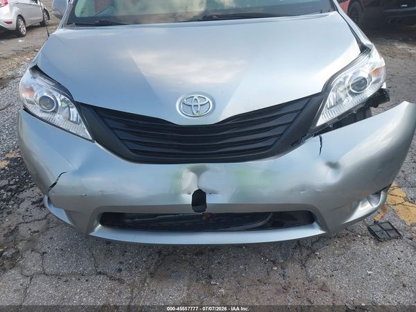 2014 TOYOTA SIENNA LE V6 8 PASSENGER