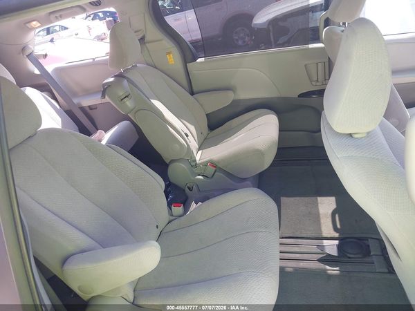 2014 TOYOTA SIENNA LE V6 8 PASSENGER