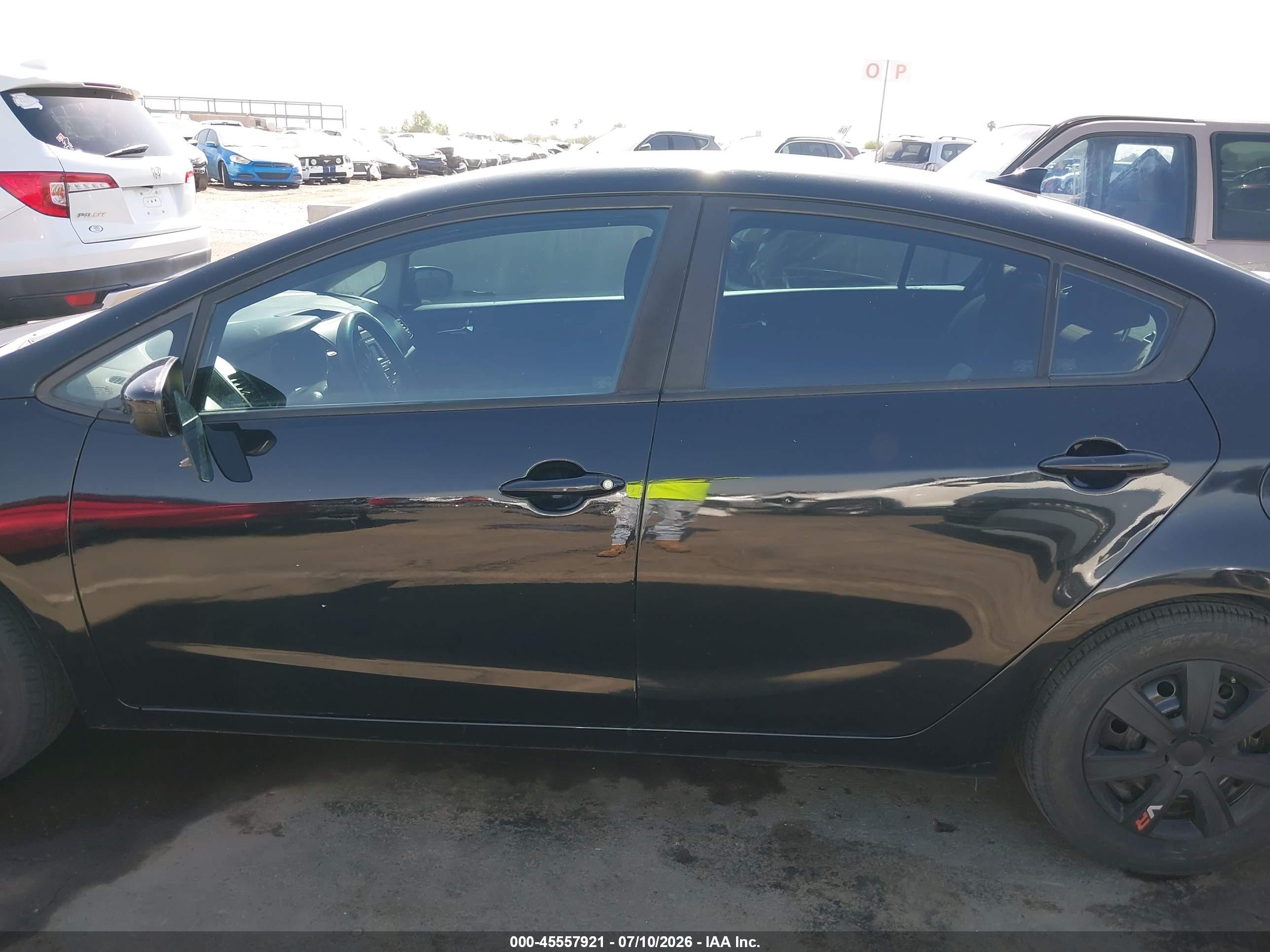 2016 KIA FORTE GL (Middle-Low Grade)
