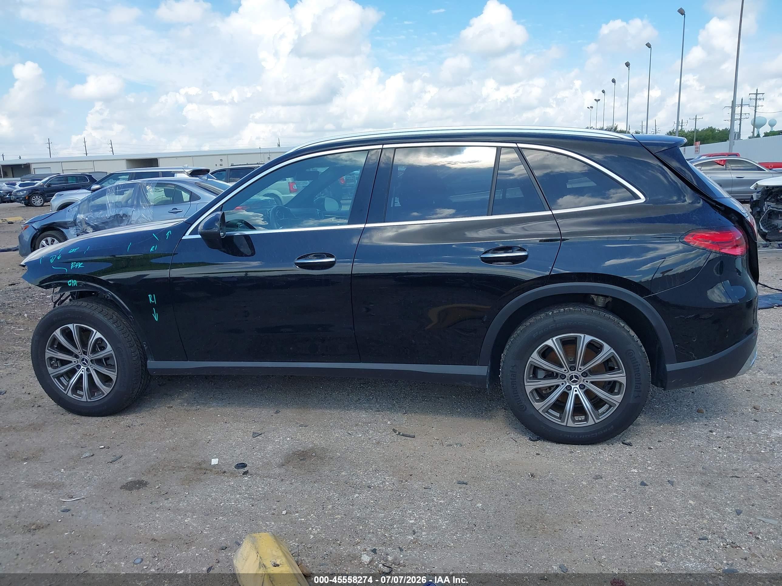 2025 MERCEDES-BENZ GLC 300 SUV