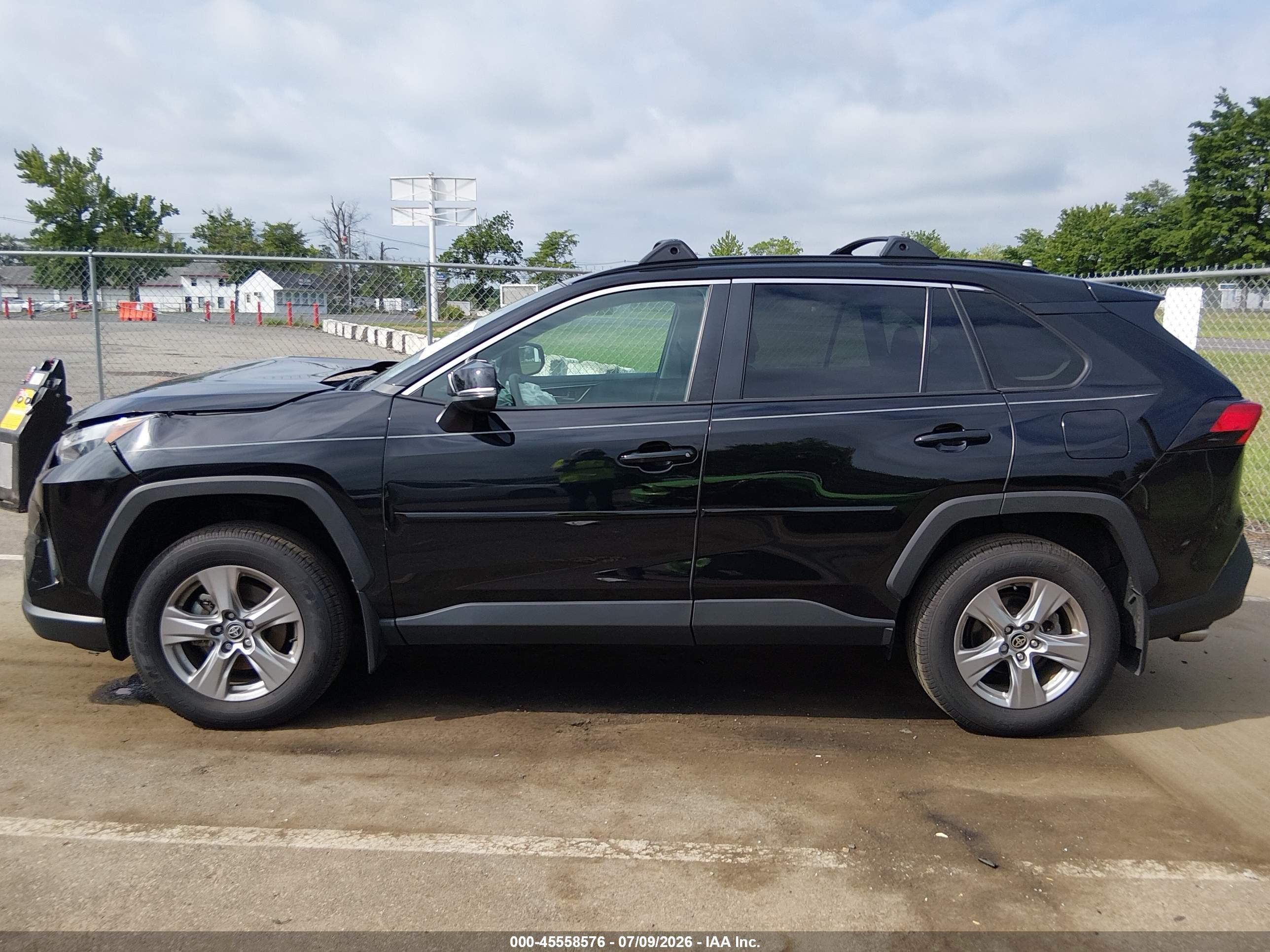 2025 TOYOTA RAV4 XLE