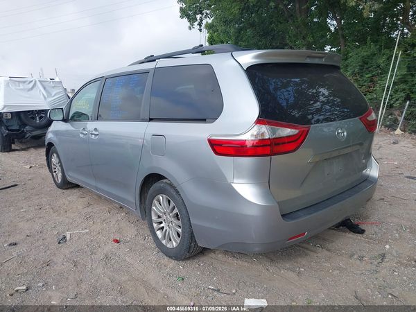 2015 TOYOTA SIENNA XLE 8 PASSENGER — I3