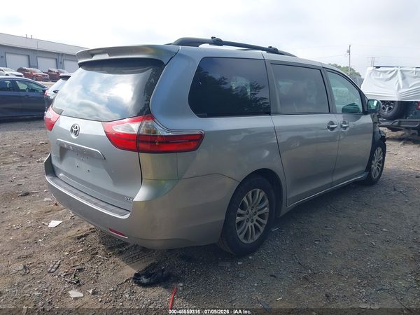 2015 TOYOTA SIENNA XLE 8 PASSENGER — I4