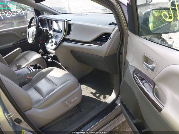 2015 TOYOTA SIENNA XLE 8 PASSENGER — I5
