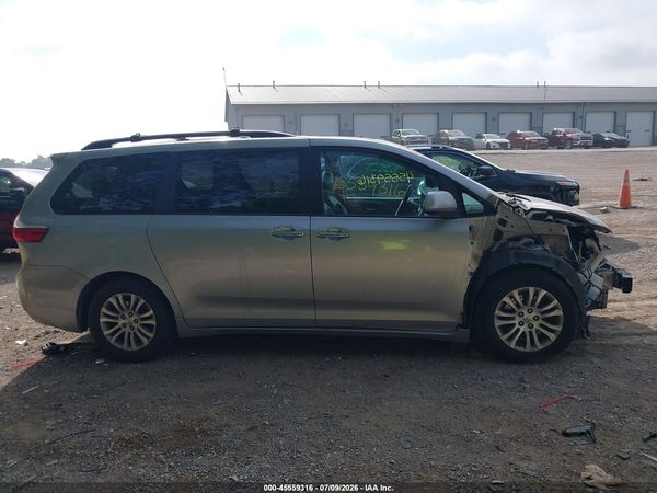 2015 TOYOTA SIENNA XLE 8 PASSENGER — I116