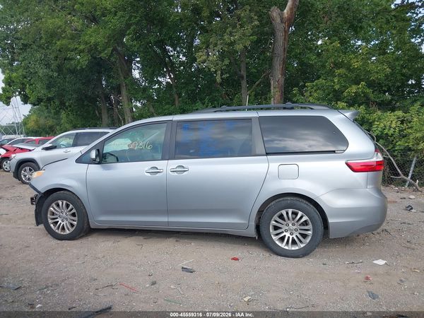 2015 TOYOTA SIENNA XLE 8 PASSENGER — I117