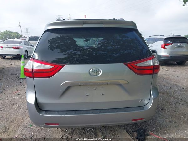 2015 TOYOTA SIENNA XLE 8 PASSENGER — I119