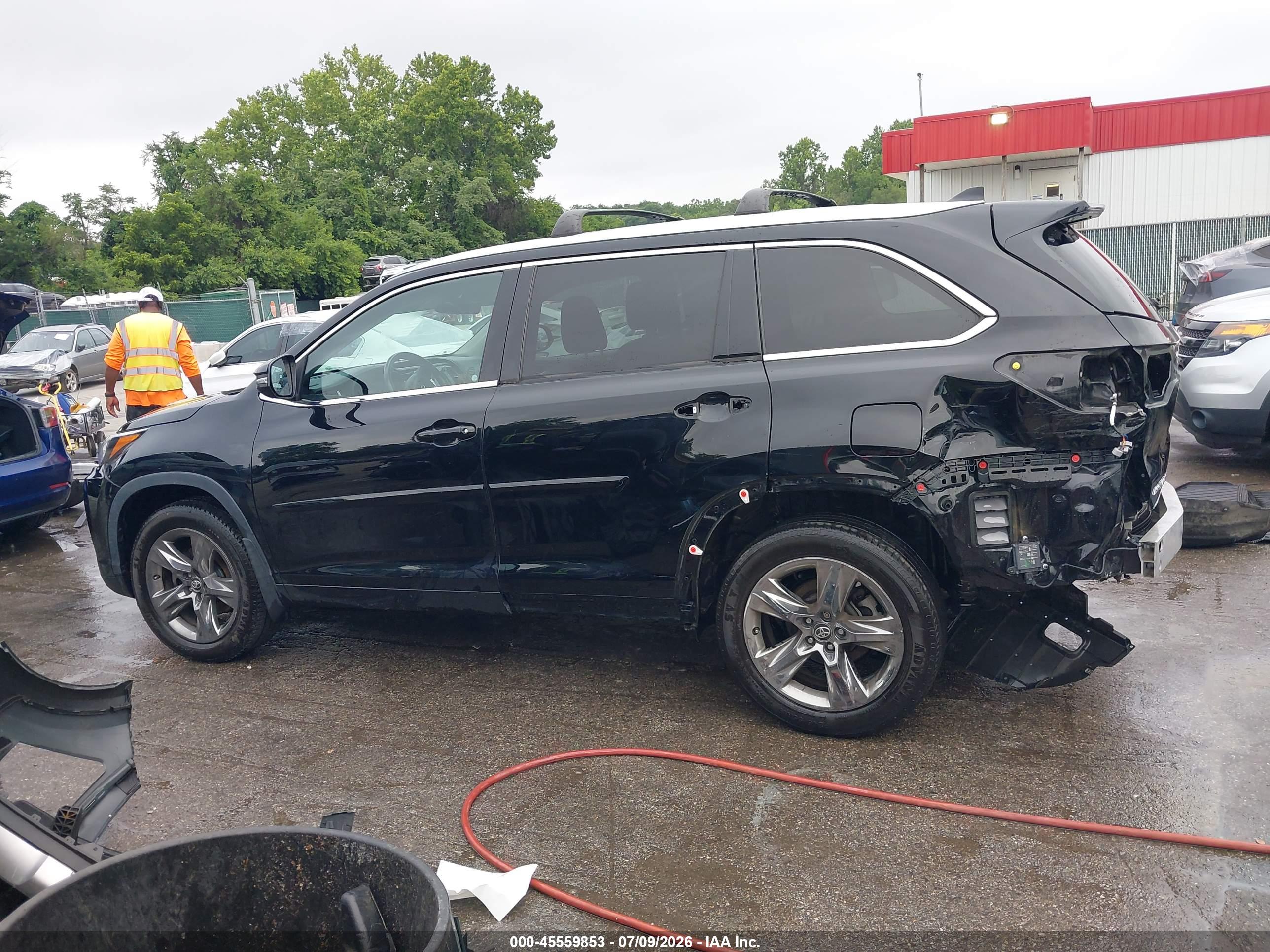 2017 TOYOTA HIGHLANDER LIMITED PLATINUM