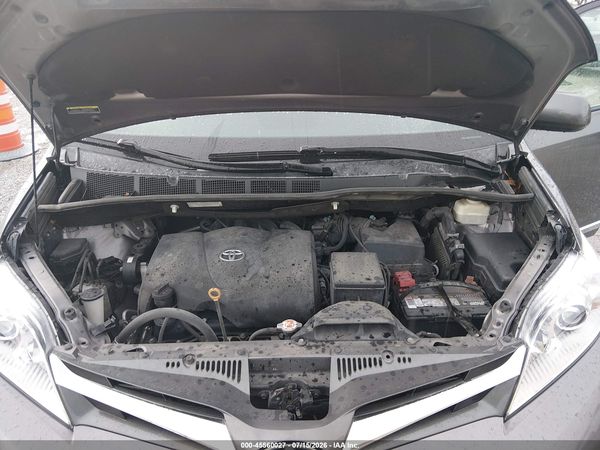 2020 TOYOTA SIENNA XLE