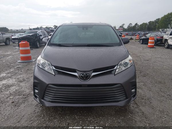 2020 TOYOTA SIENNA XLE
