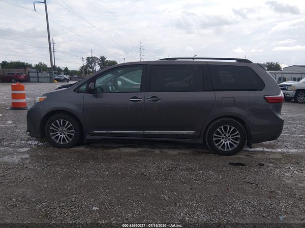2020 TOYOTA SIENNA XLE