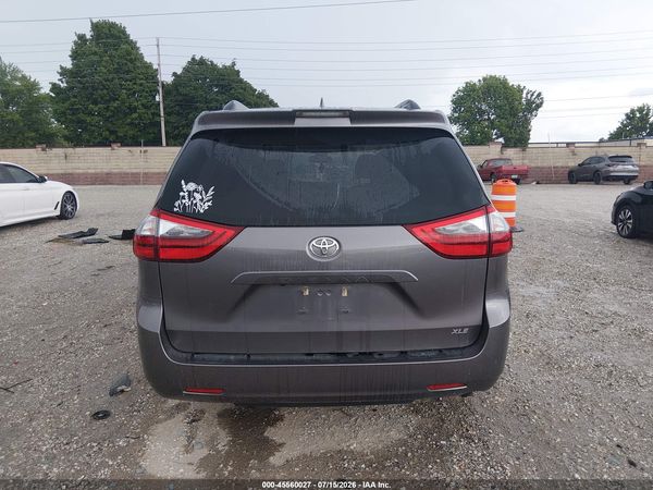 2020 TOYOTA SIENNA XLE