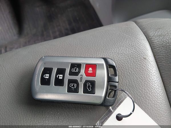 2020 TOYOTA SIENNA XLE