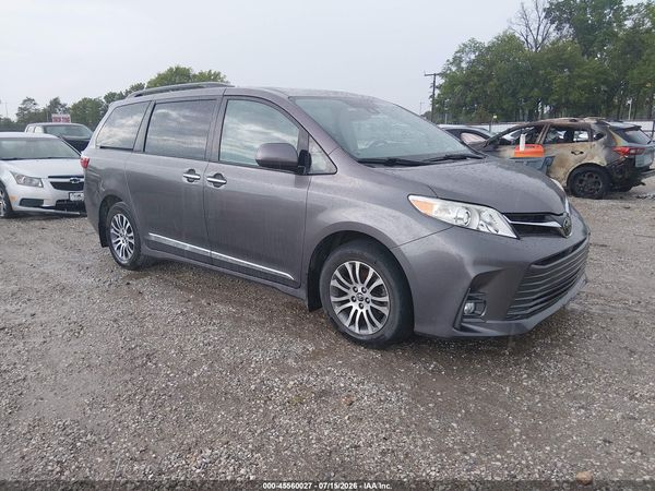 2020 TOYOTA SIENNA XLE
