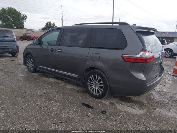 2020 TOYOTA SIENNA XLE