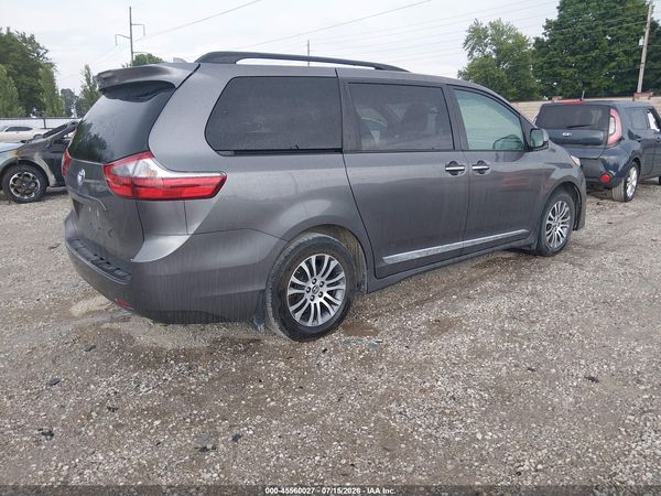 2020 TOYOTA SIENNA XLE