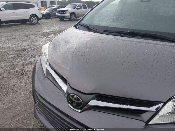 2020 TOYOTA SIENNA XLE