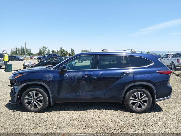2021 TOYOTA HIGHLANDER XLE