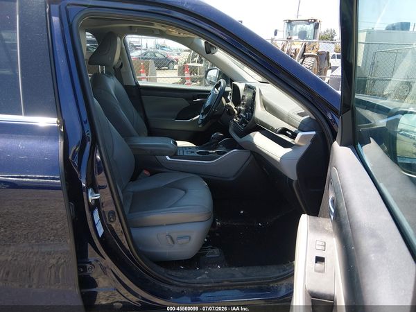 2021 TOYOTA HIGHLANDER XLE