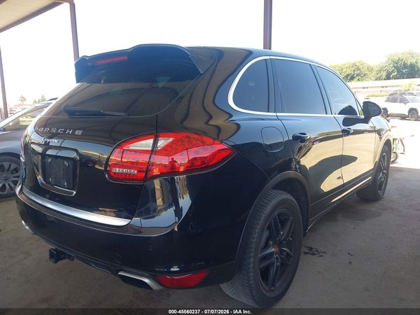 2014 PORSCHE CAYENNE