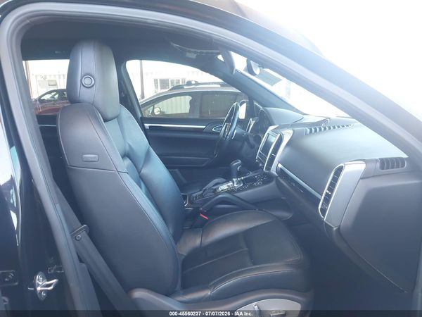 2014 PORSCHE CAYENNE