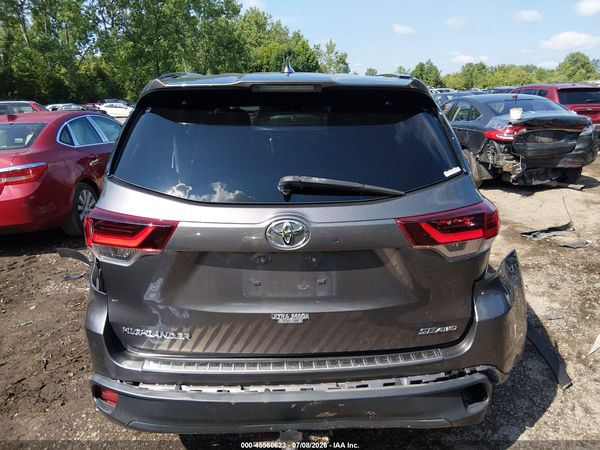 2019 TOYOTA HIGHLANDER SE