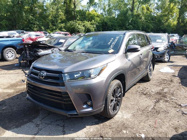 2019 TOYOTA HIGHLANDER SE