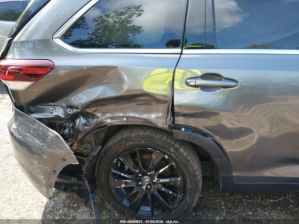 2019 TOYOTA HIGHLANDER SE