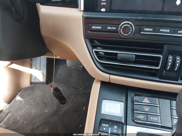 2021 PORSCHE MACAN Base
