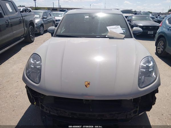 2021 PORSCHE MACAN Base