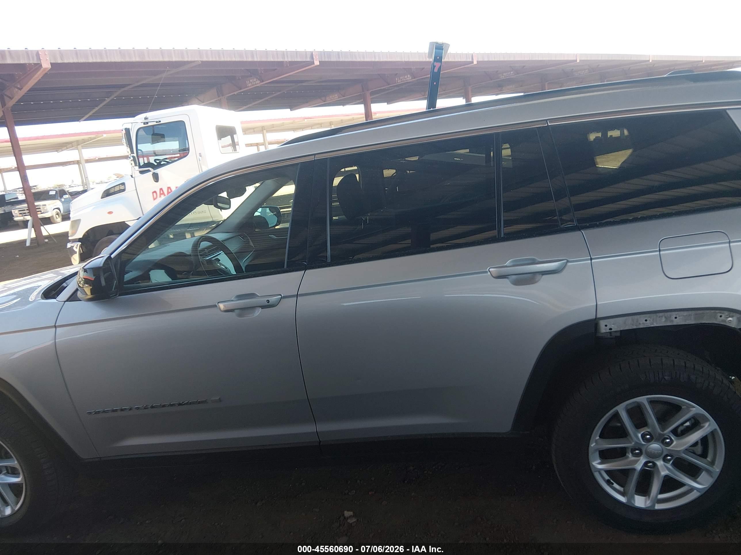 2023 JEEP GRAND CHEROKEE L LAREDO 4X2