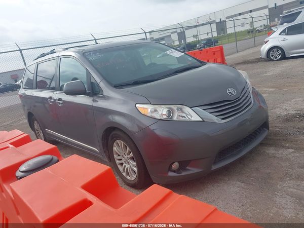 2017 TOYOTA SIENNA XLE 8 PASSENGER — I1