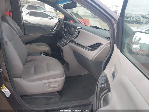 2017 TOYOTA SIENNA XLE 8 PASSENGER — I5