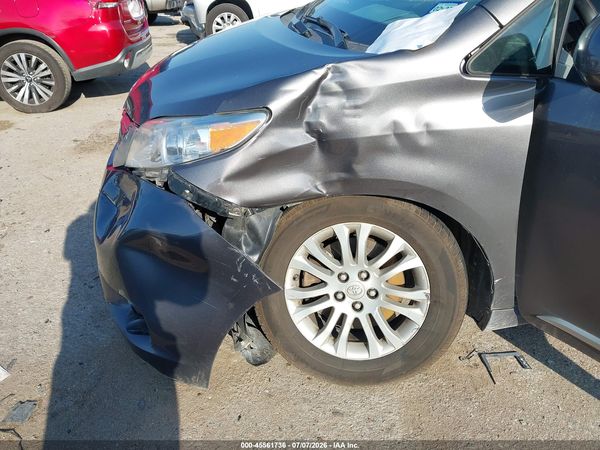 2017 TOYOTA SIENNA XLE 8 PASSENGER — I6