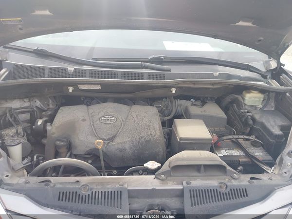 2017 TOYOTA SIENNA XLE 8 PASSENGER — I10