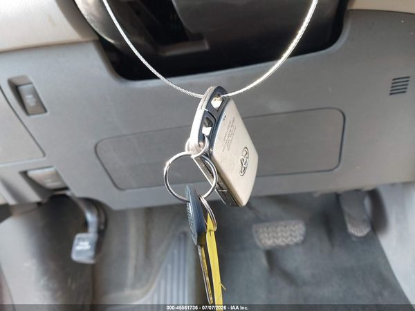 2017 TOYOTA SIENNA XLE 8 PASSENGER — I11
