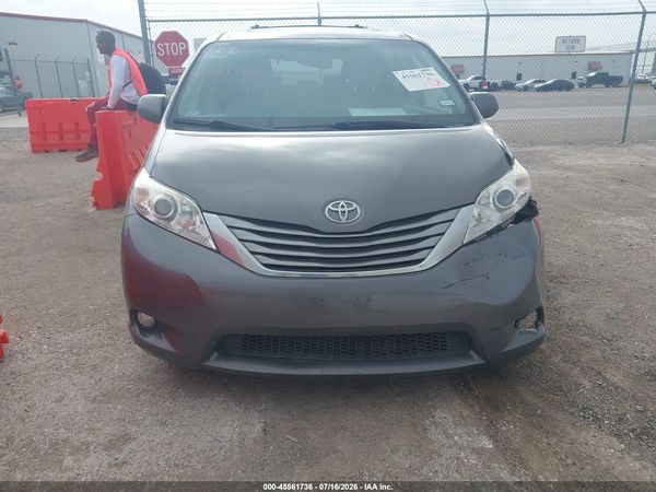 2017 TOYOTA SIENNA XLE 8 PASSENGER — I115