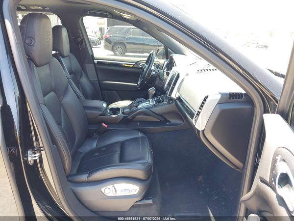 2017 PORSCHE CAYENNE PLATINUM EDITION