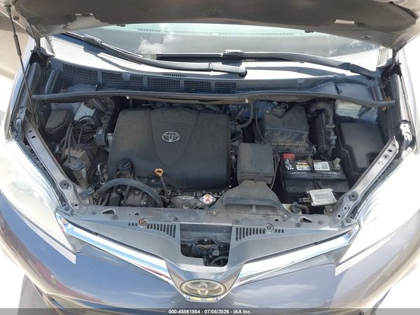 2019 TOYOTA SIENNA XLE 8 PASSENGER