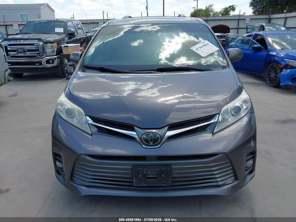 2019 TOYOTA SIENNA XLE 8 PASSENGER