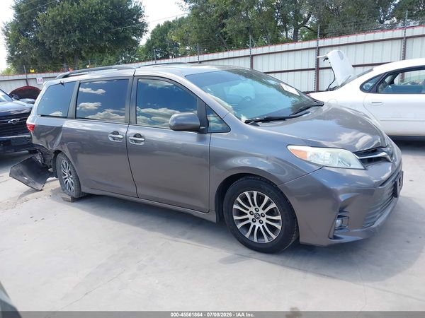 2019 TOYOTA SIENNA XLE 8 PASSENGER