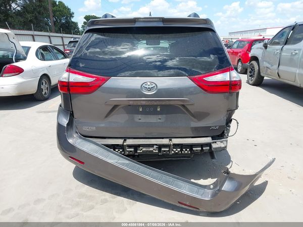 2019 TOYOTA SIENNA XLE 8 PASSENGER