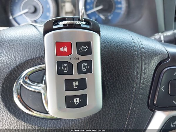 2019 TOYOTA SIENNA XLE 8 PASSENGER