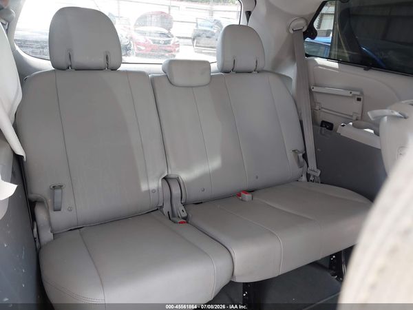 2019 TOYOTA SIENNA XLE 8 PASSENGER