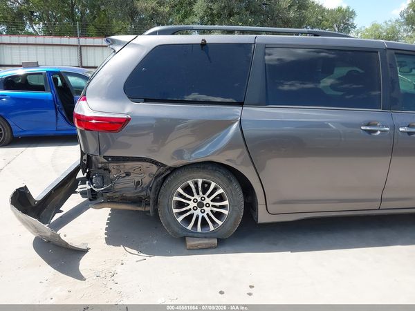 2019 TOYOTA SIENNA XLE 8 PASSENGER