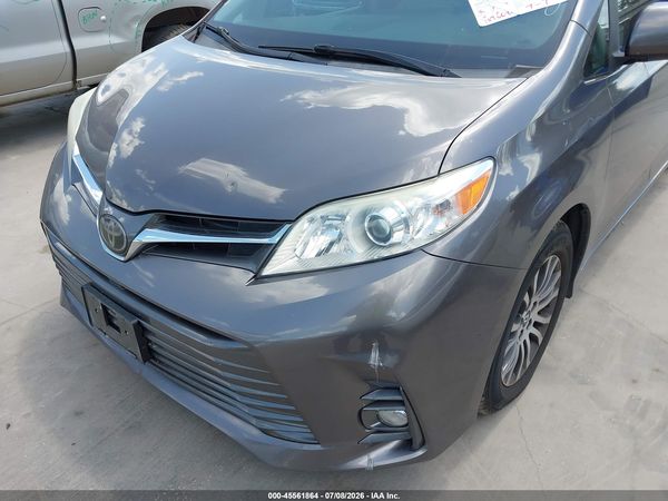 2019 TOYOTA SIENNA XLE 8 PASSENGER