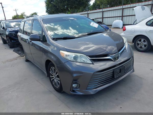 2019 TOYOTA SIENNA XLE 8 PASSENGER