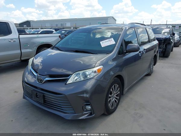 2019 TOYOTA SIENNA XLE 8 PASSENGER