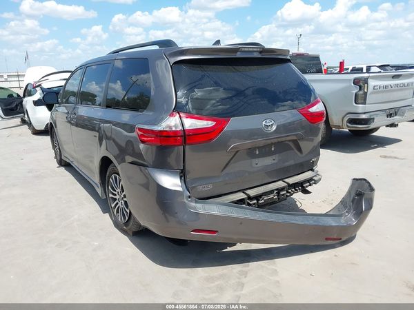 2019 TOYOTA SIENNA XLE 8 PASSENGER